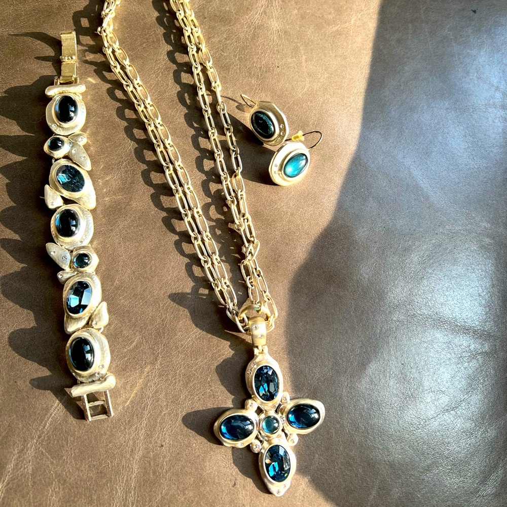 Gorgeous Have Faith 3-piece set.